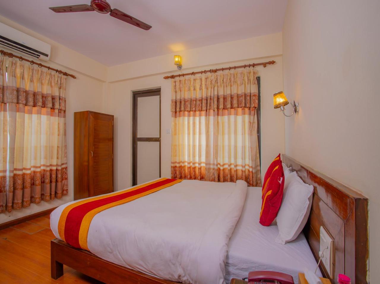 Hotel Garuda Inn Pokhara Ngoại thất bức ảnh
