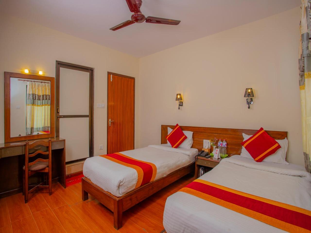 Hotel Garuda Inn Pokhara Ngoại thất bức ảnh