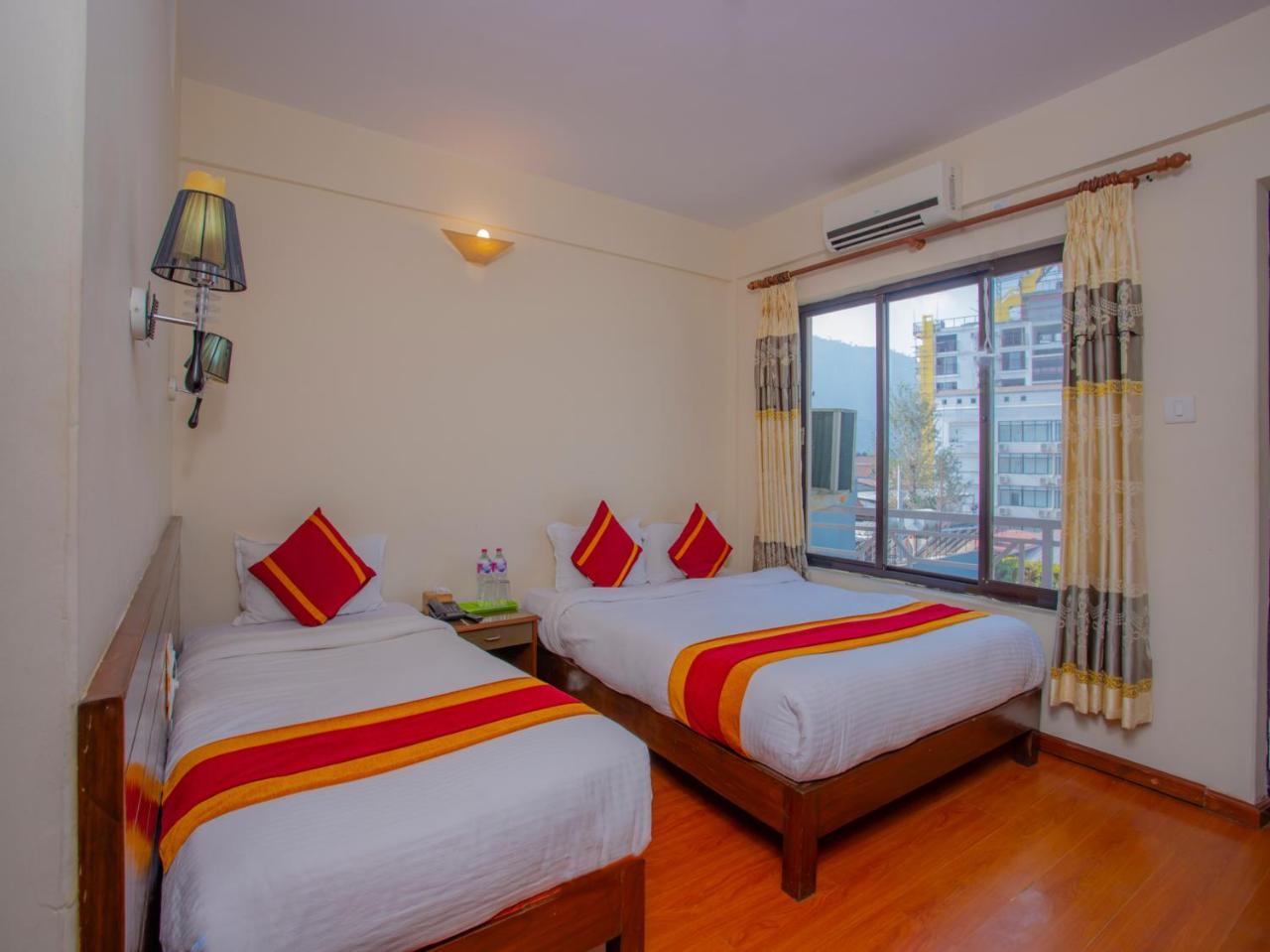 Hotel Garuda Inn Pokhara Ngoại thất bức ảnh